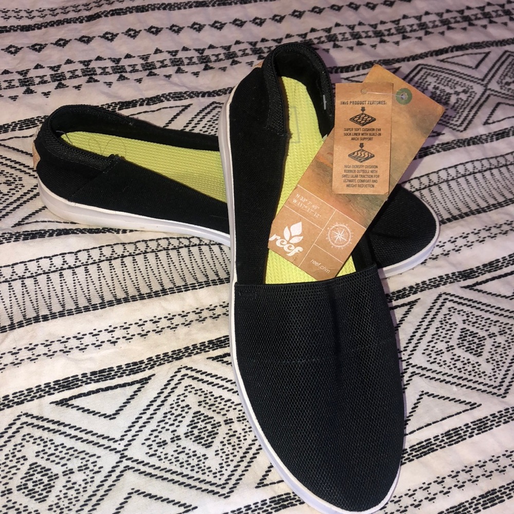 NWT Reef Rose slip on shoes size 7